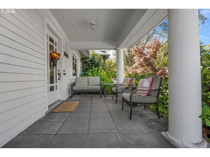 Property Photo:  1030 NE Floral Pl  OR 97232 