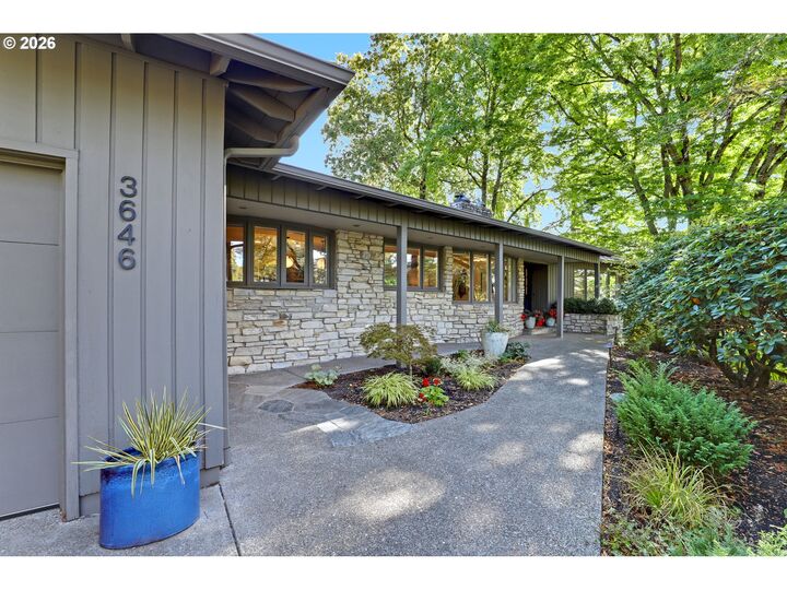 Property Photo:  3646 SW 50th Ave  OR 97221 