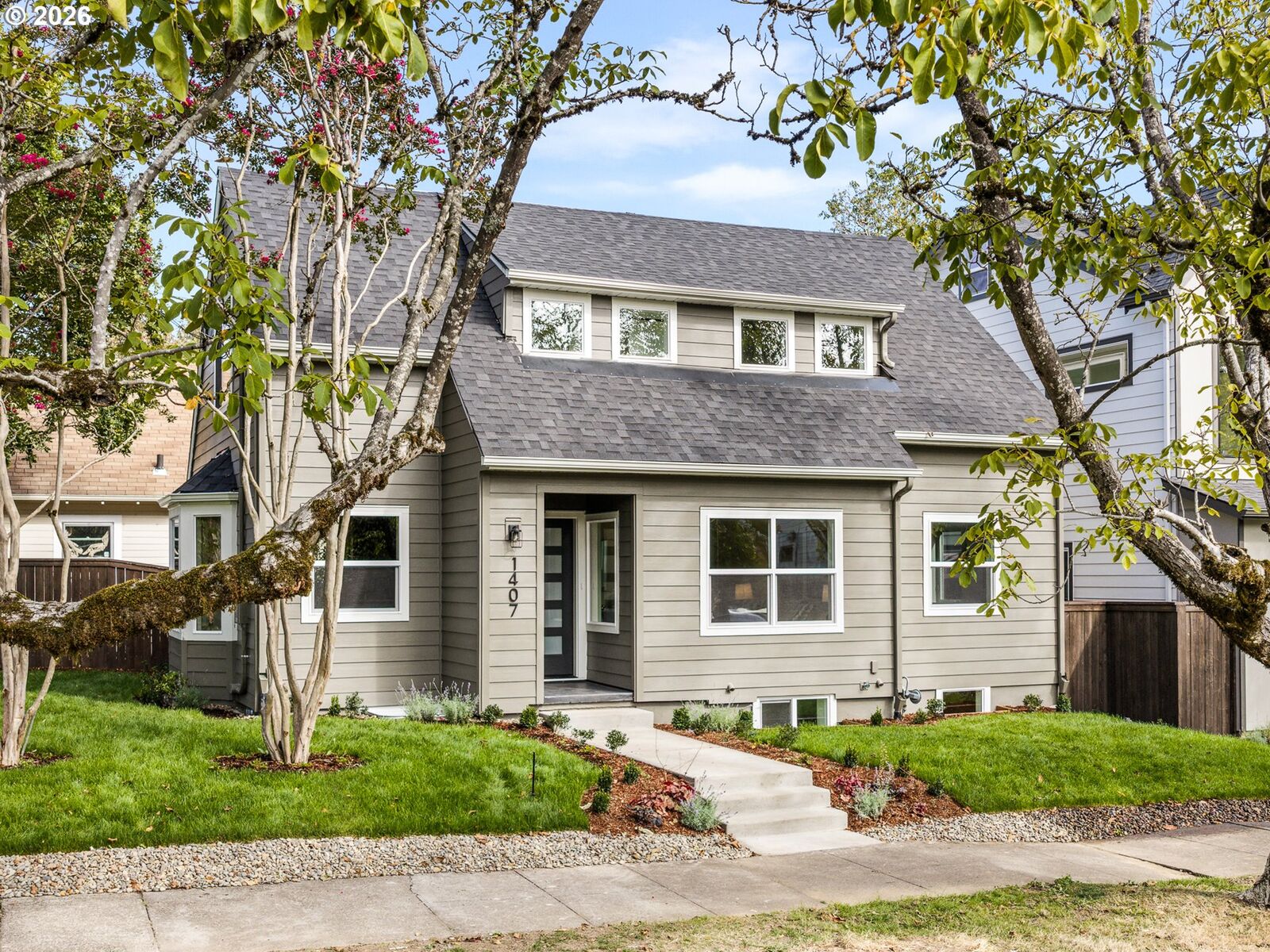 Property Photo:  1407 SE Knapp St  OR 97202 