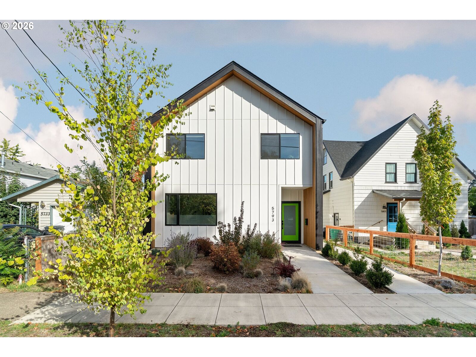 Property Photo:  5793 SE Ramona St  OR 97206 