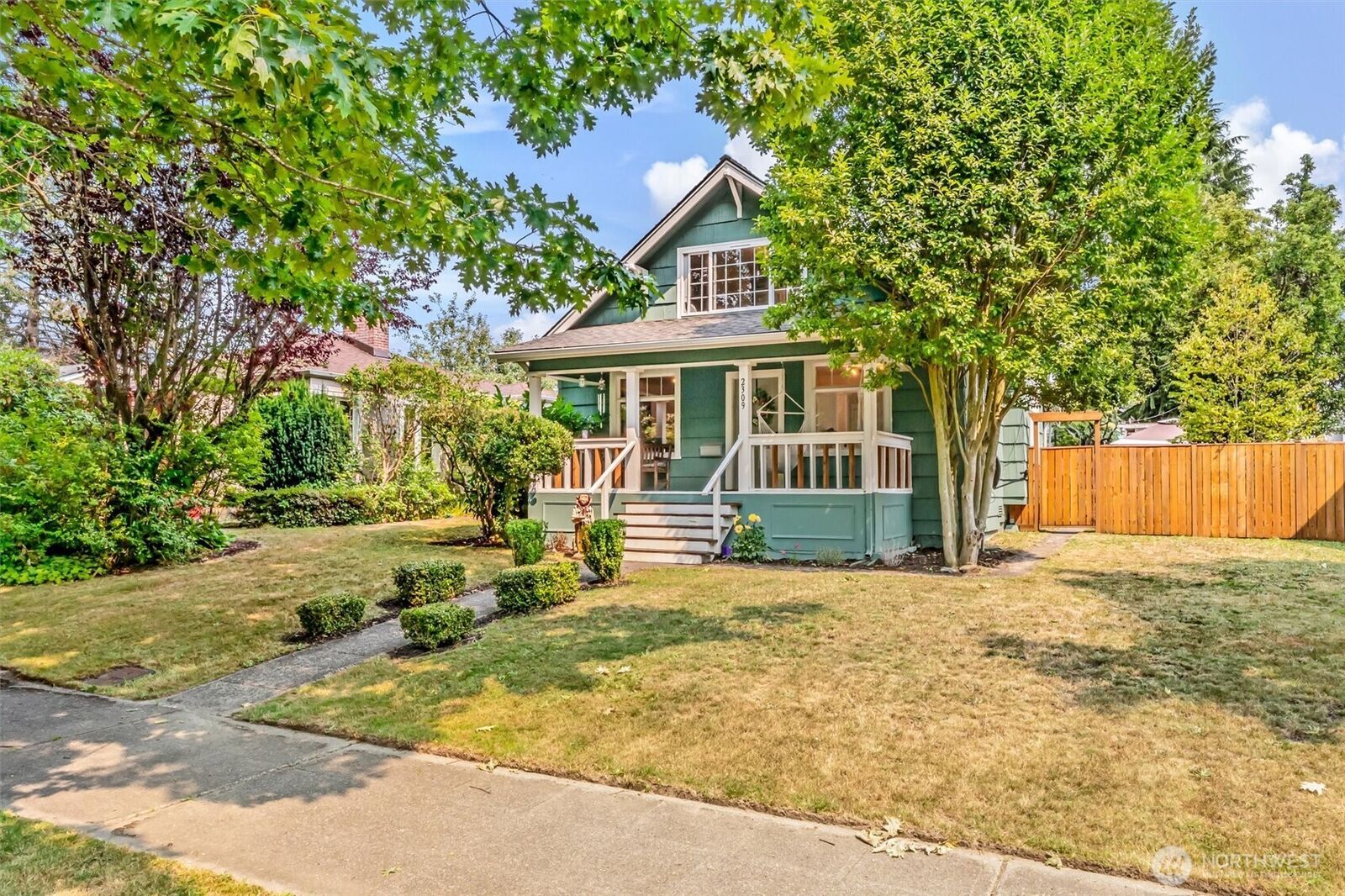 Property Photo:  2309  McDougall Avenue  WA 98201 