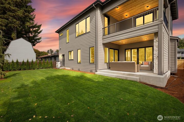 Property Photo:  1607  Kennewick Avenue NE  WA 98056 