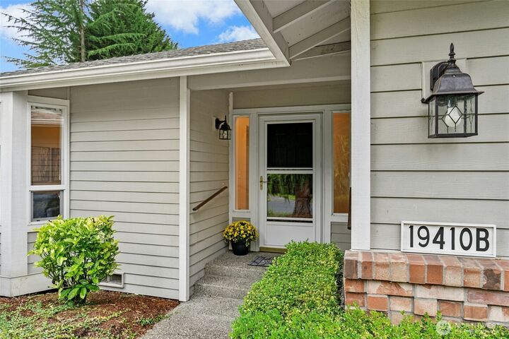 Property Photo: 19410 2nd Drive SE B WA 98012