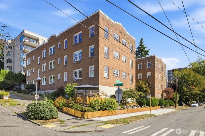 Property Photo: 220 W Olympic Place 303 WA 98119