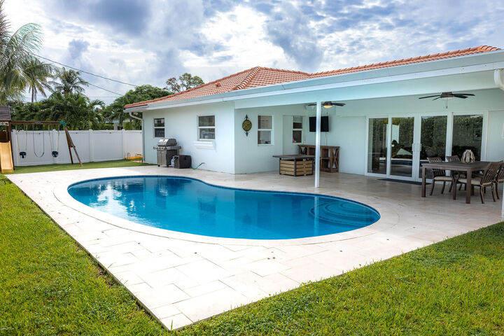 Property Photo:  979 SW 13th Drive  FL 33486 