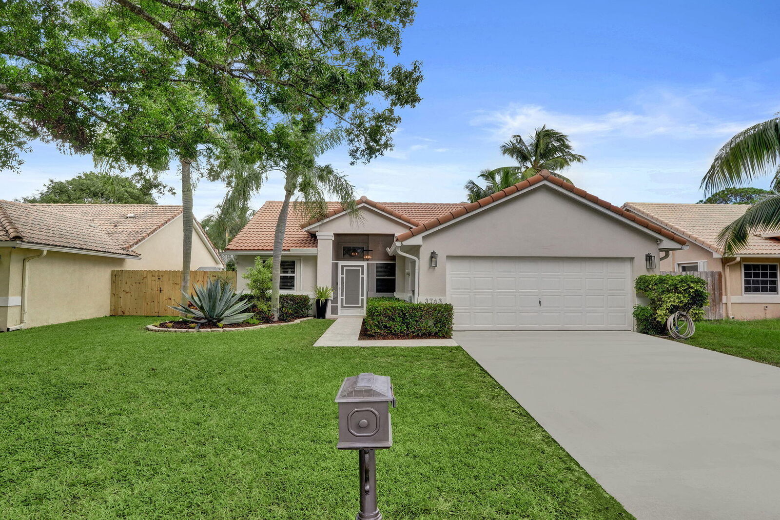 Property Photo: 3763 S Lancewood Place FL 33445