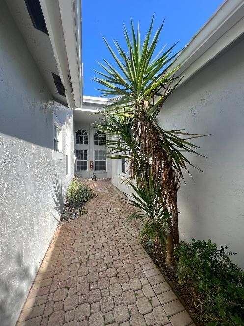 Property Photo:  5190 Sabal Gardens Lane 6  FL 33487 