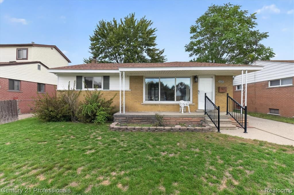 Property Photo: 30828 Fernwood Street MI 48186