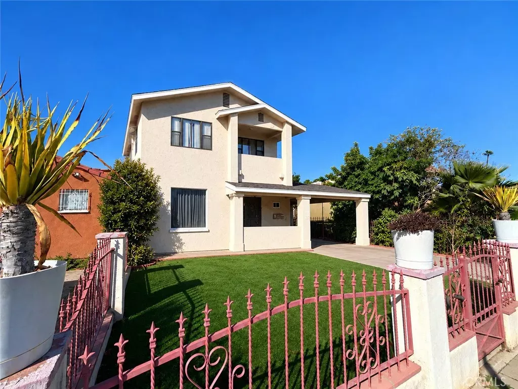 Property Photo:  533 W 113th  CA 90044 