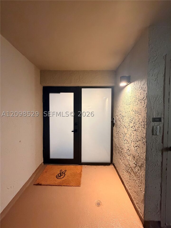 Property Photo: 181 Crandon Blvd 109 FL 33149