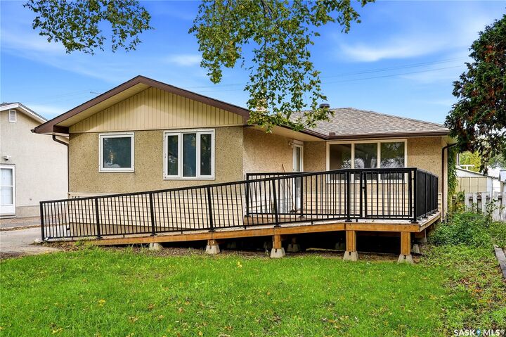 Property Photo:  148 Woodward Avenue  SK S4R 3H4 