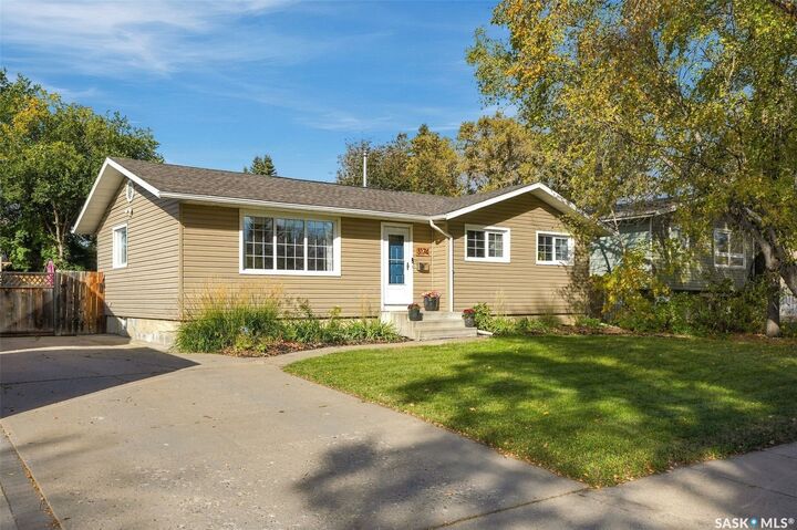 Property Photo:  3174 Eastview  SK S7J 3J4 