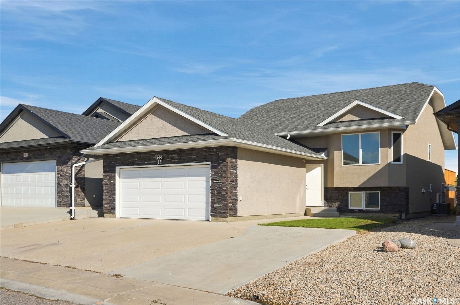 Property Photo:  246 Sutter Place  SK S7T 0R3 