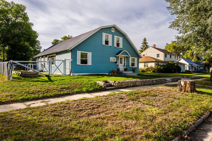 Property Photo:  334 N Burritt Avenue  WY 82834 