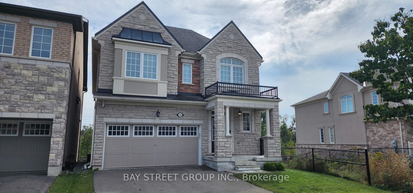 Property Photo: 246 Degraaf Crescent ON L4G 0X1
