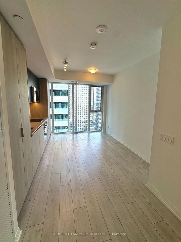 Property Photo:  400 King Street W 2802  ON M5V 0X8 