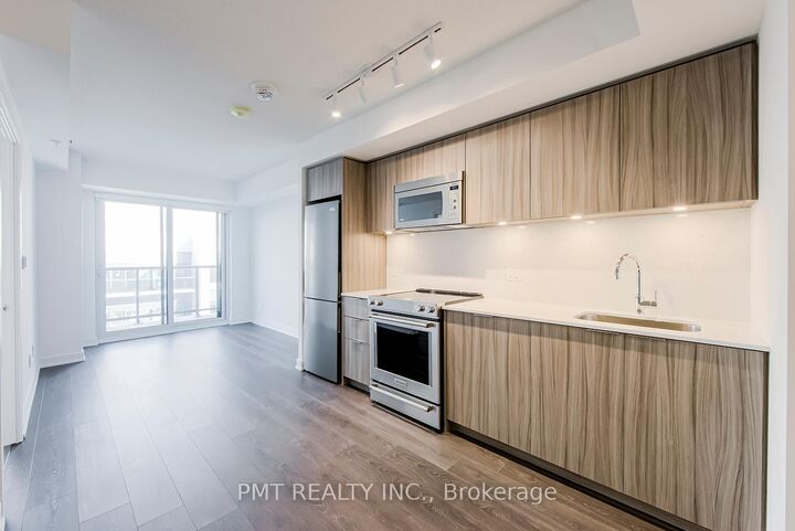 Property Photo:  30 Samuel Wood Way 2105  ON M9B 0C9 
