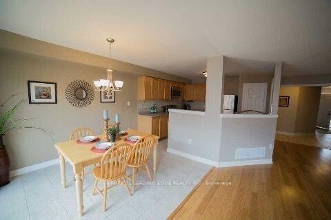 Photo de la propriété:  52 Apple Tree Crescent  ON L9P 2A7 