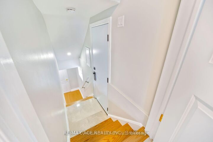 Property Photo:  15 Cree Avenue Bsmt  ON M1M 1Z3 