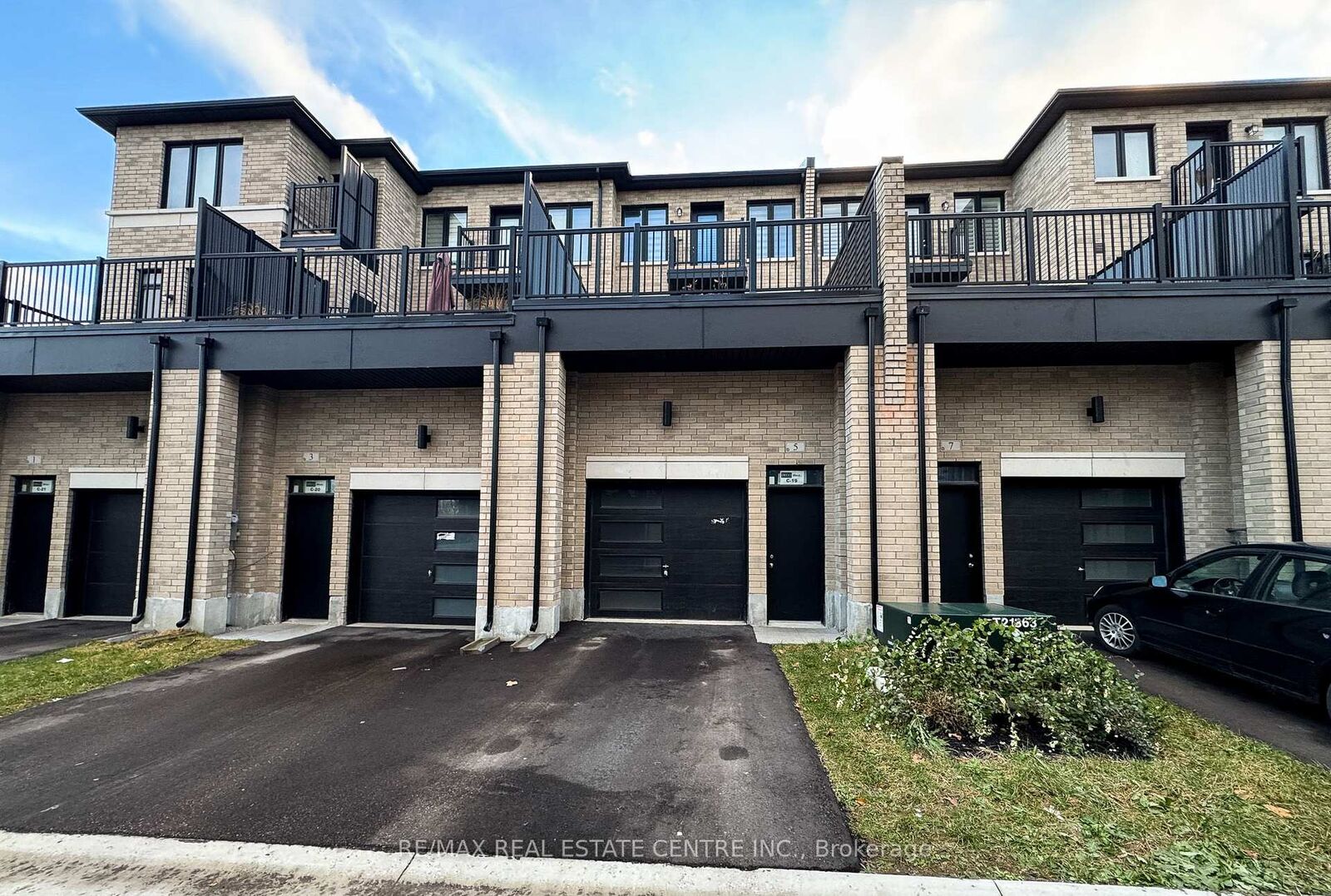 Photo de la propriété:  5 Cherry Hill Lane  ON L9J 0M7 