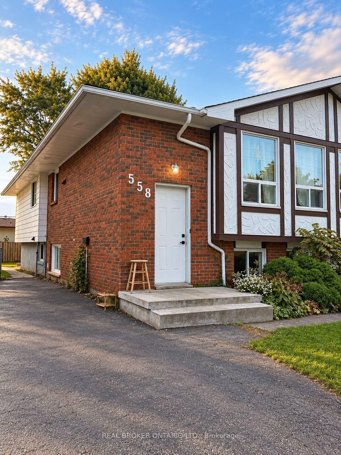 Property Photo: 558 First Avenue Lower ON L3C 1Z3