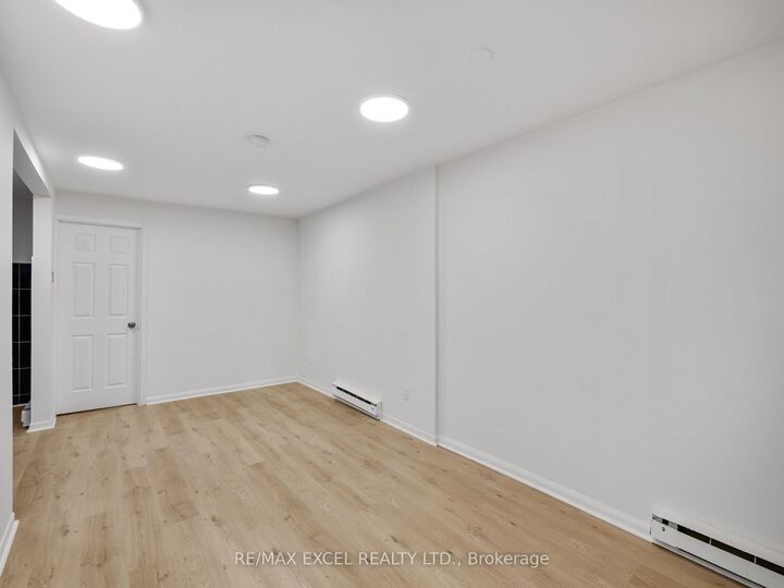 Property Photo:  137 Gerrard Street E Bsmt  ON M5A 2E3 