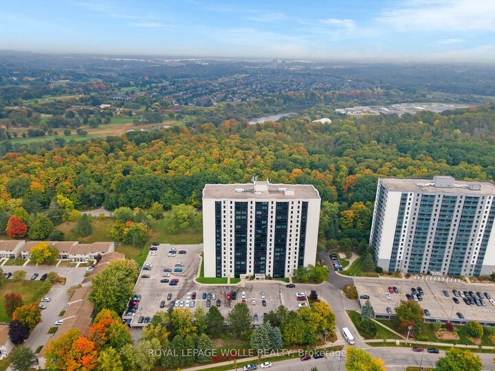Photo de la propriété: 35 Green Valley Drive 308 ON N2P 2A5