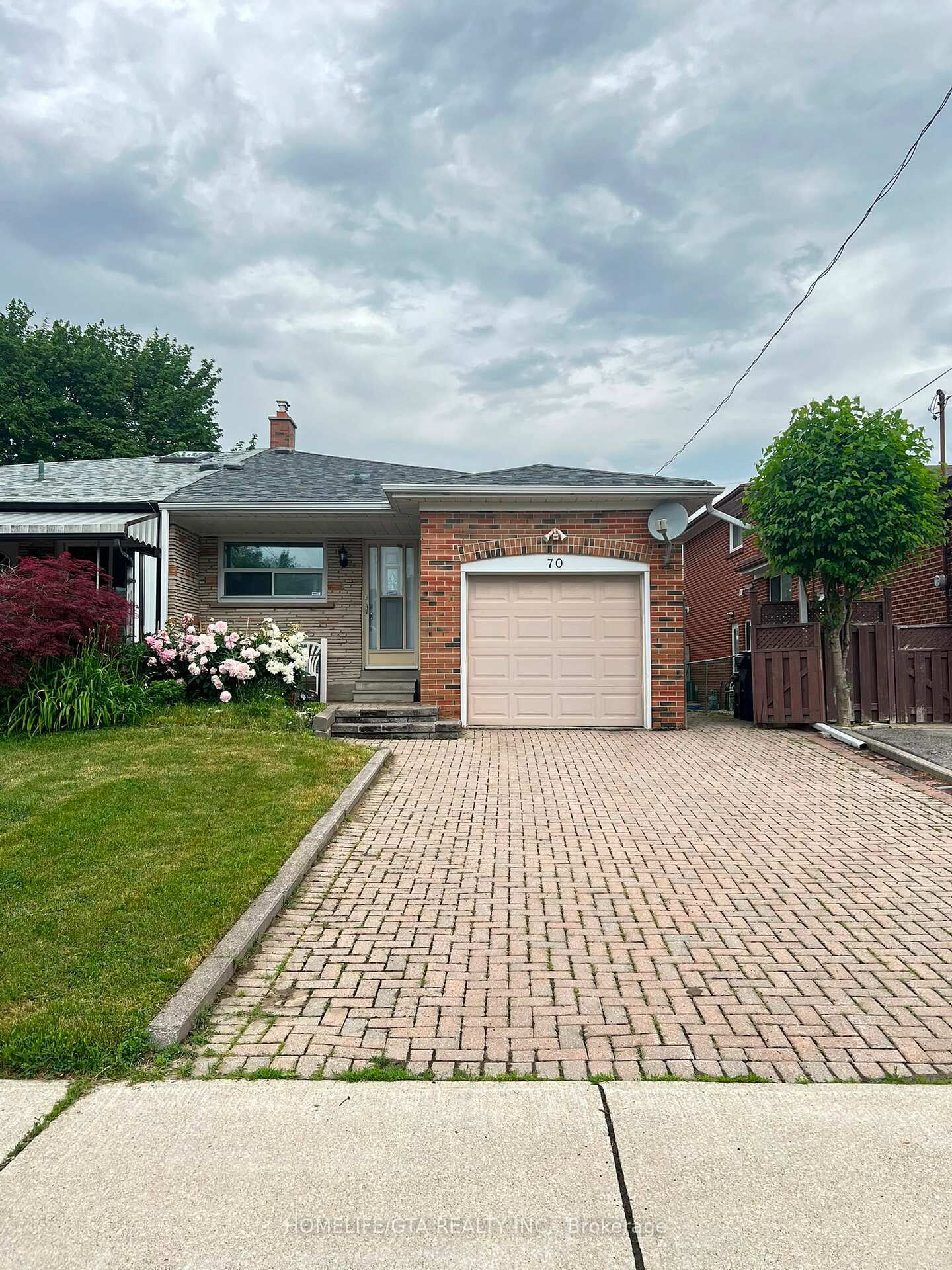 Photo de la propriété: 70 Tanjoe Crescent ON M2M 1P7