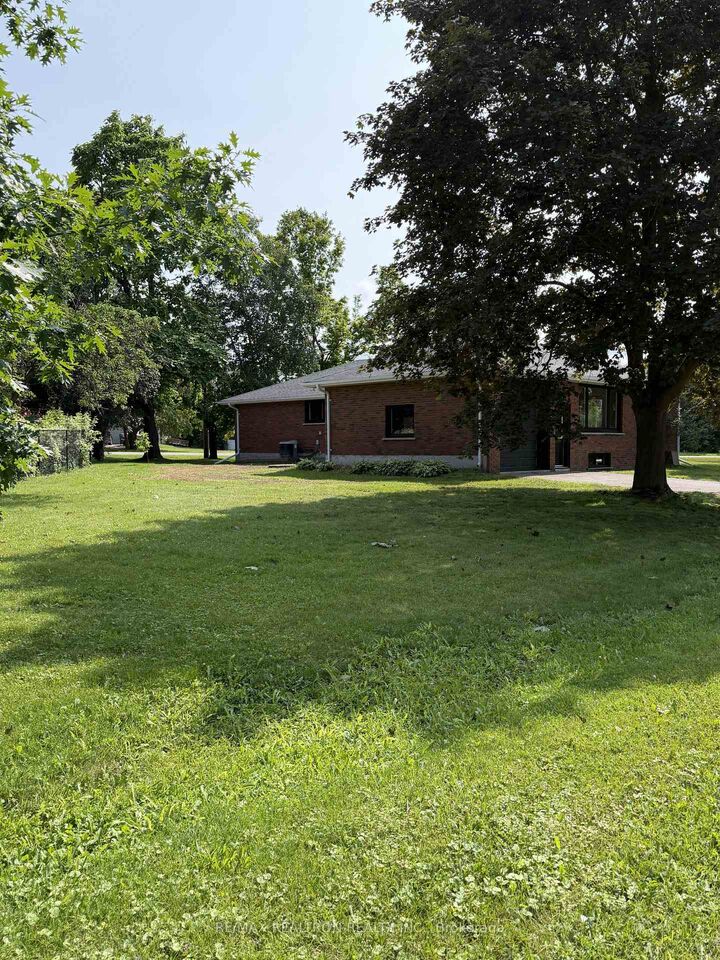 Photo de la propriété: 13 Circle Ridge Drive ON L4P 2H2