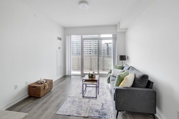 Property Photo:  2520 Eglinton Avenue W 1602  ON L5M 0Y4 