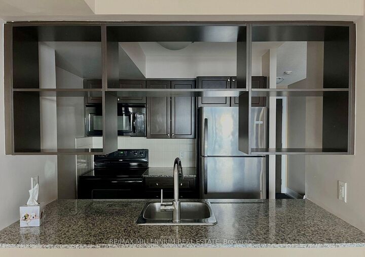 Property Photo:  135 Village Green Square 2621  ON M1S 0G4 