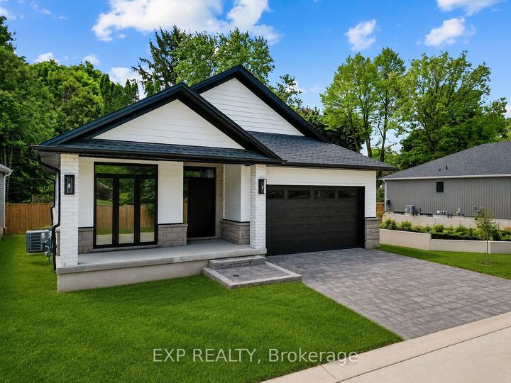 Photo de la propriété:  430 Head Street N 30  ON N7G 2K2 