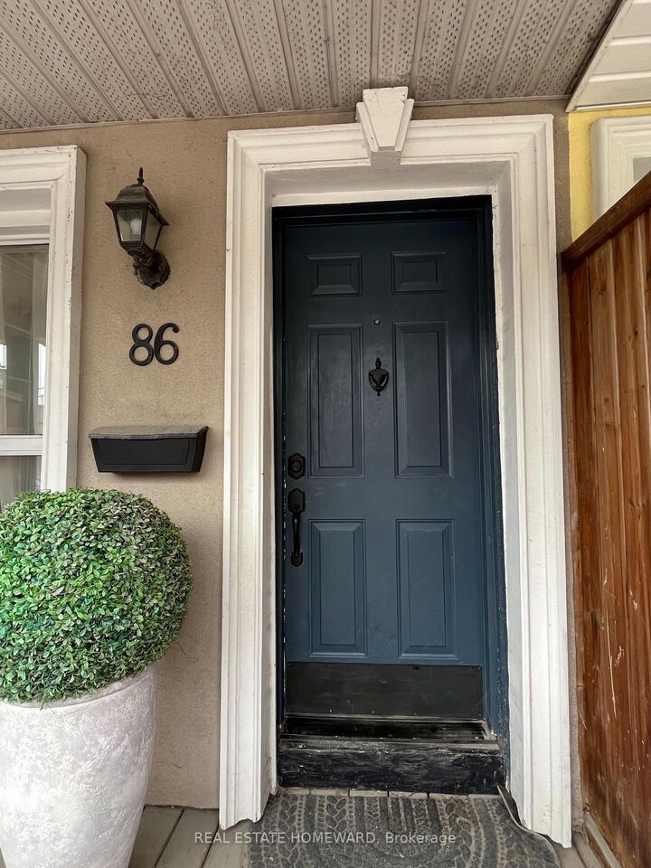 Property Photo:  86 Carlaw Avenue  ON M4M 2R7 