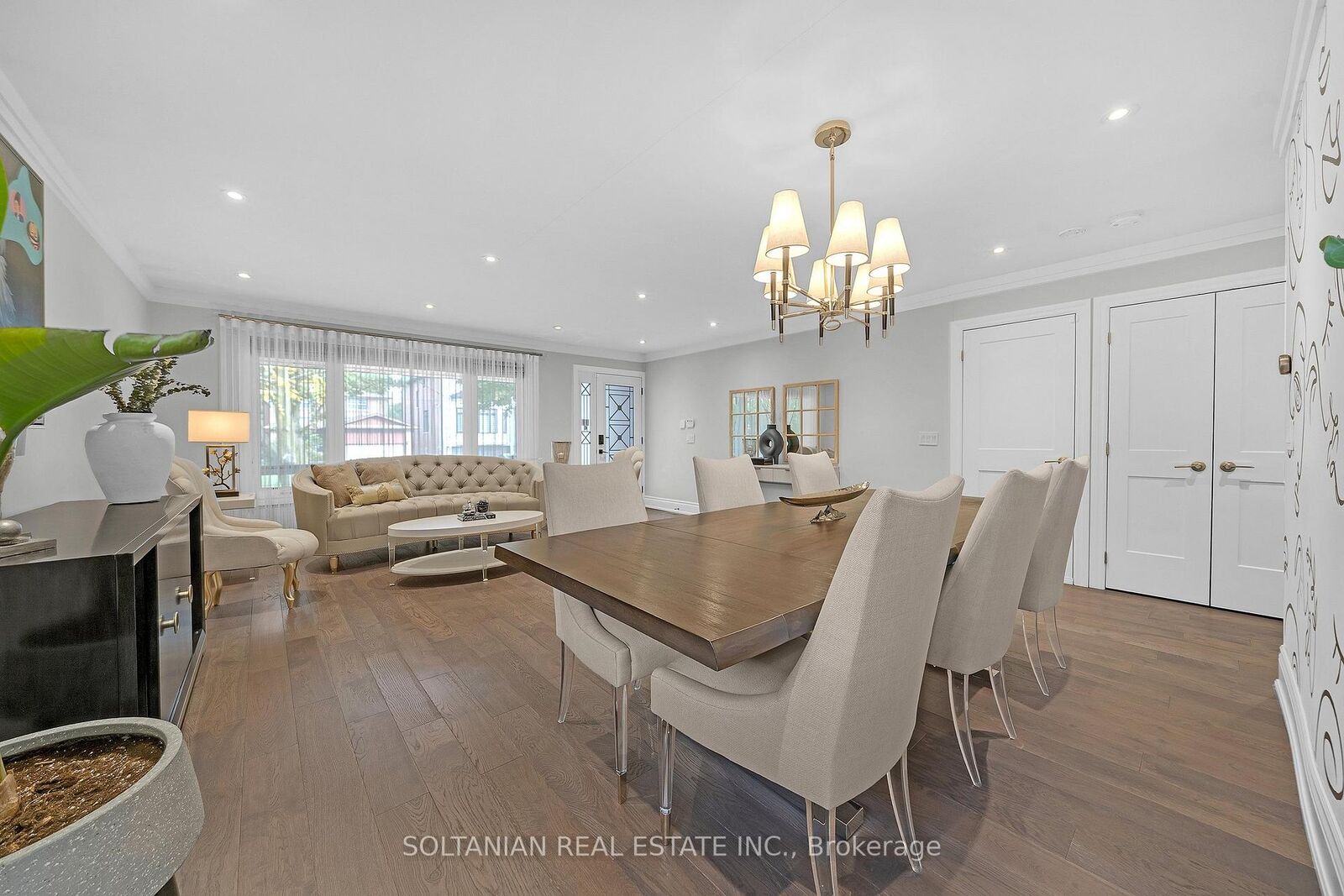 Property Photo: 33 Madawaska Avenue ON M2M 2R1