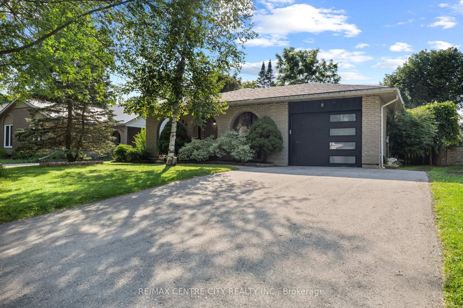 Property Photo: 684 Macyoung Drive ON N2Z 1S9