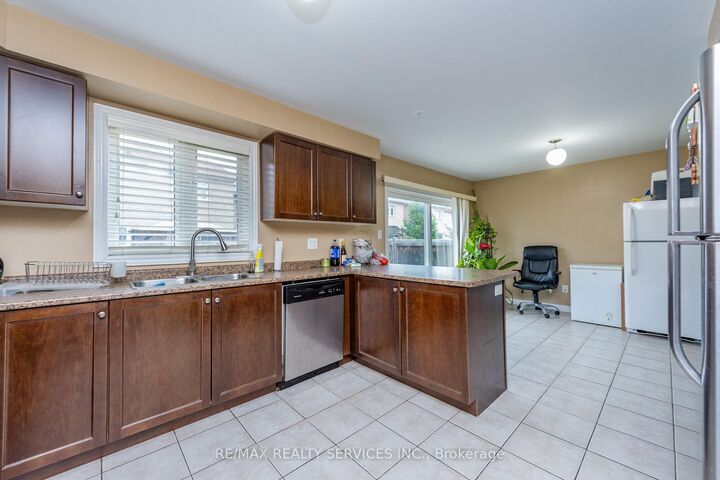 Property Photo: 59 Beachville Circle ON L6X 0V3