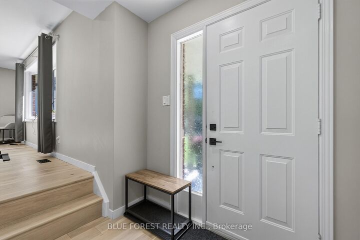 Property Photo: 32 Meadowview Road ON N6J 4E6