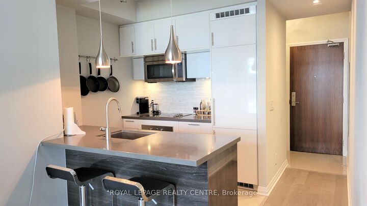 Property Photo:  8 Mercer Street 518  ON M5V 0C4 