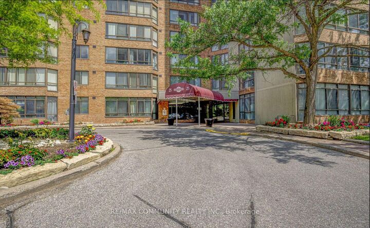 Property Photo:  25 Bamburgh Circle 1133  ON M1W 3W2 