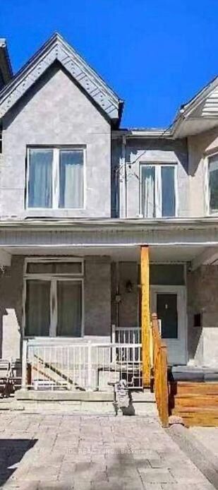 Property Photo:  16 Ross St Street Renovated Bedroom Bsmt  ON M5T 1Z9 