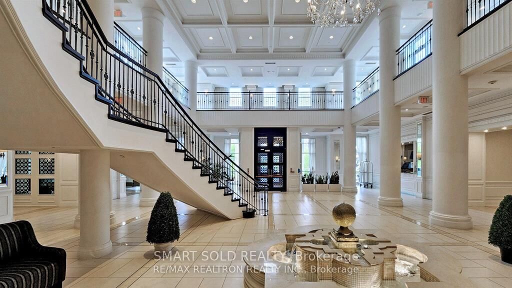 Property Photo:  15 Greenview Avenue 2413  ON M2M 4M7 