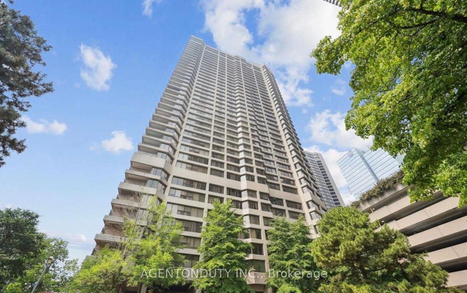 Property Photo:  65 Harbour Square 1605  ON M5J 2L4 