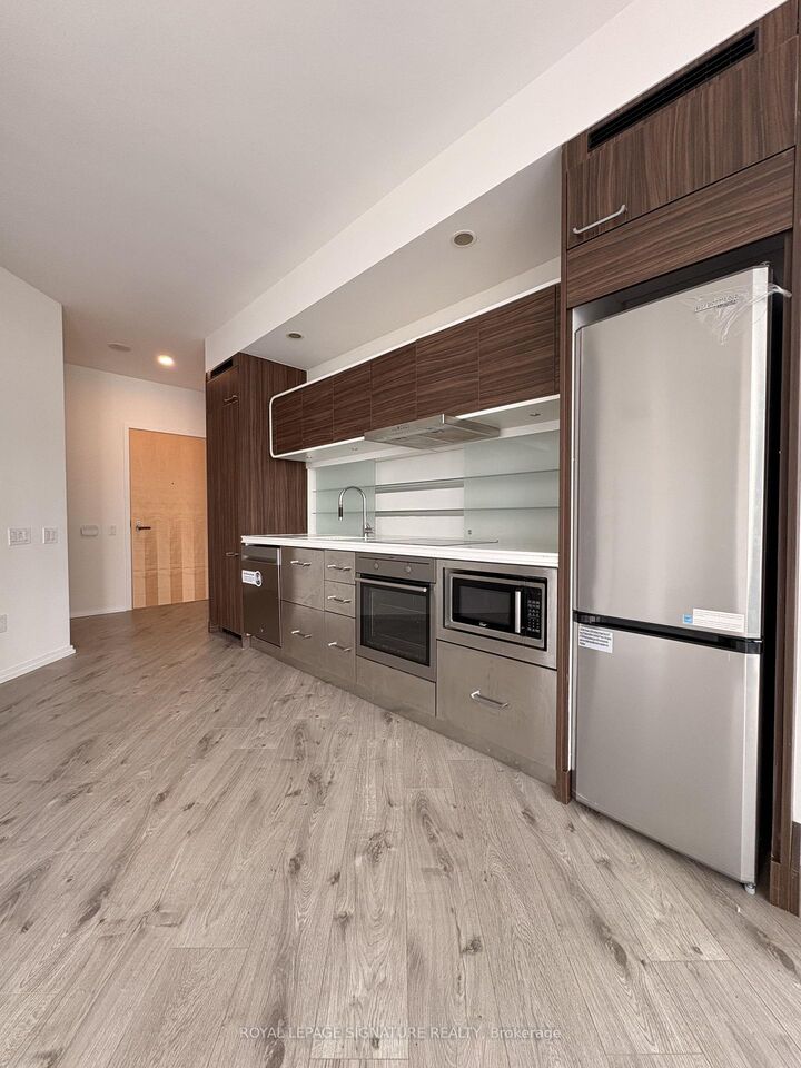 Property Photo:  45 Charles Street E 806  ON M4Y 0B8 