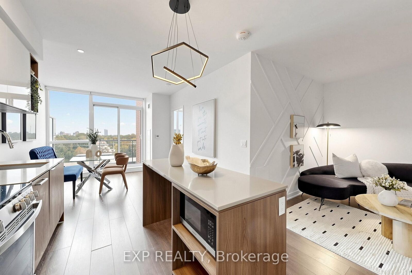 Property Photo:  31 Tippett Road 611  ON M3H 0C8 