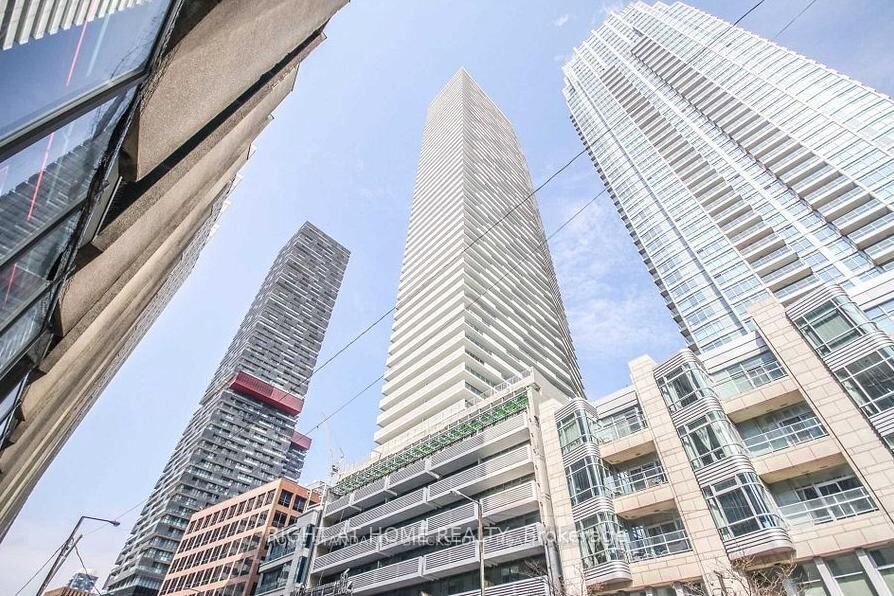 Property Photo: 2221 Yonge Street 1205 ON M4S 2B4