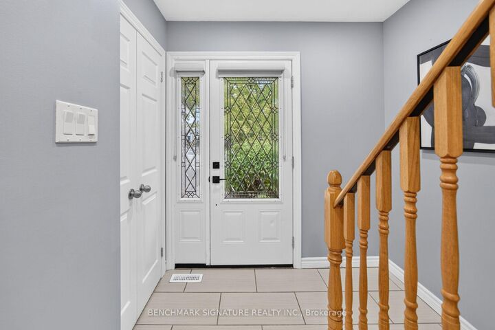 Property Photo: 5292 Pinedale Avenue 11 ON L7L 3V8