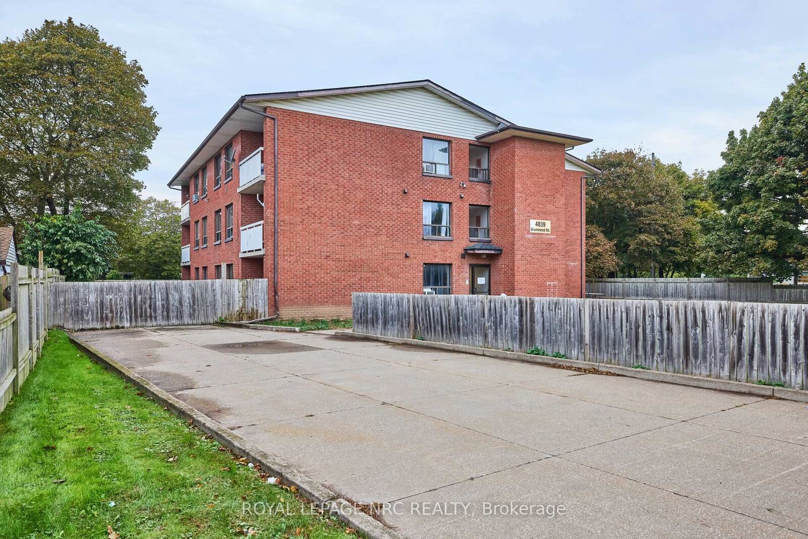 Property Photo:  4839 Drummond Road 11  ON L2E 6E2 