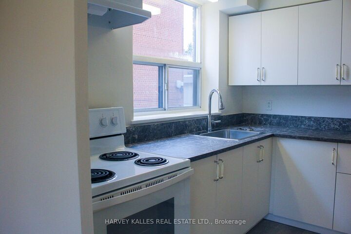 Property Photo:  28 Fraserwood Avenue 2  ON M6B 2N5 