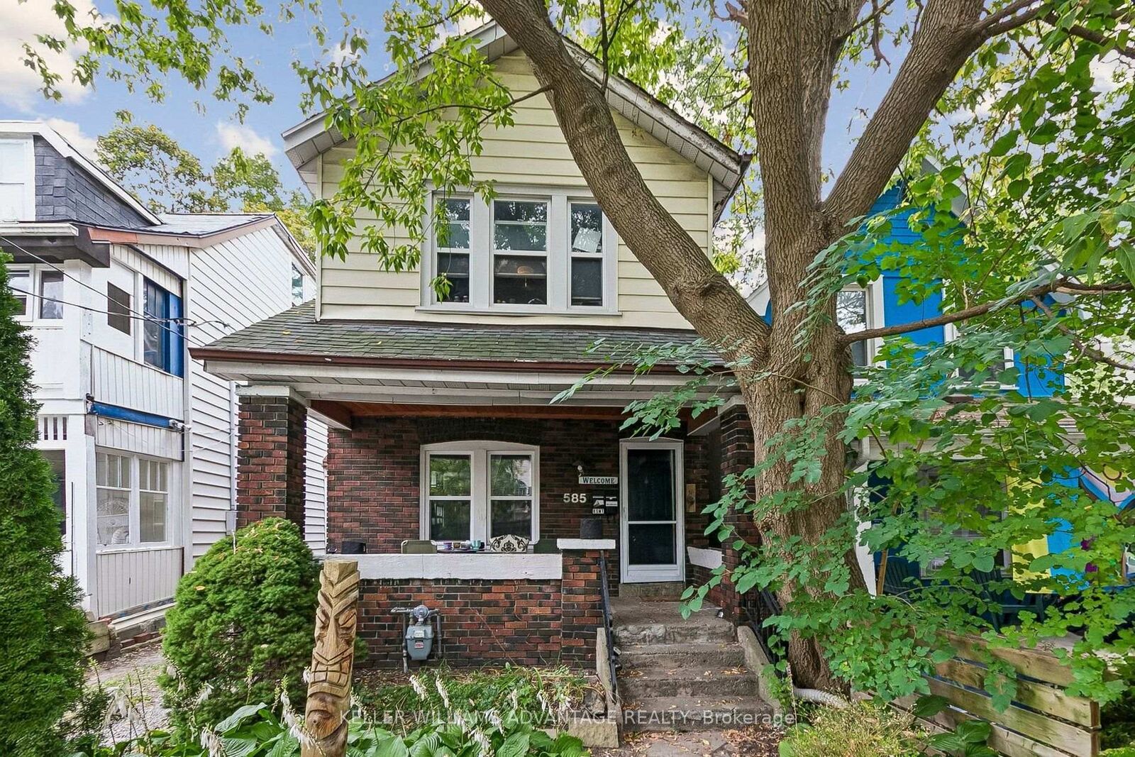 Photo de la propriété:  585 Woodbine Avenue Main &Amp 2nd  ON M4E 2H9 