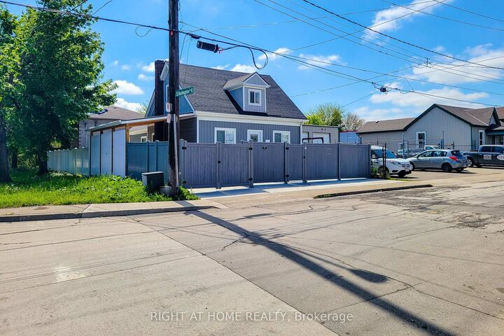 Property Photo:  78 Hillyard Street E  ON L8L 6B4 
